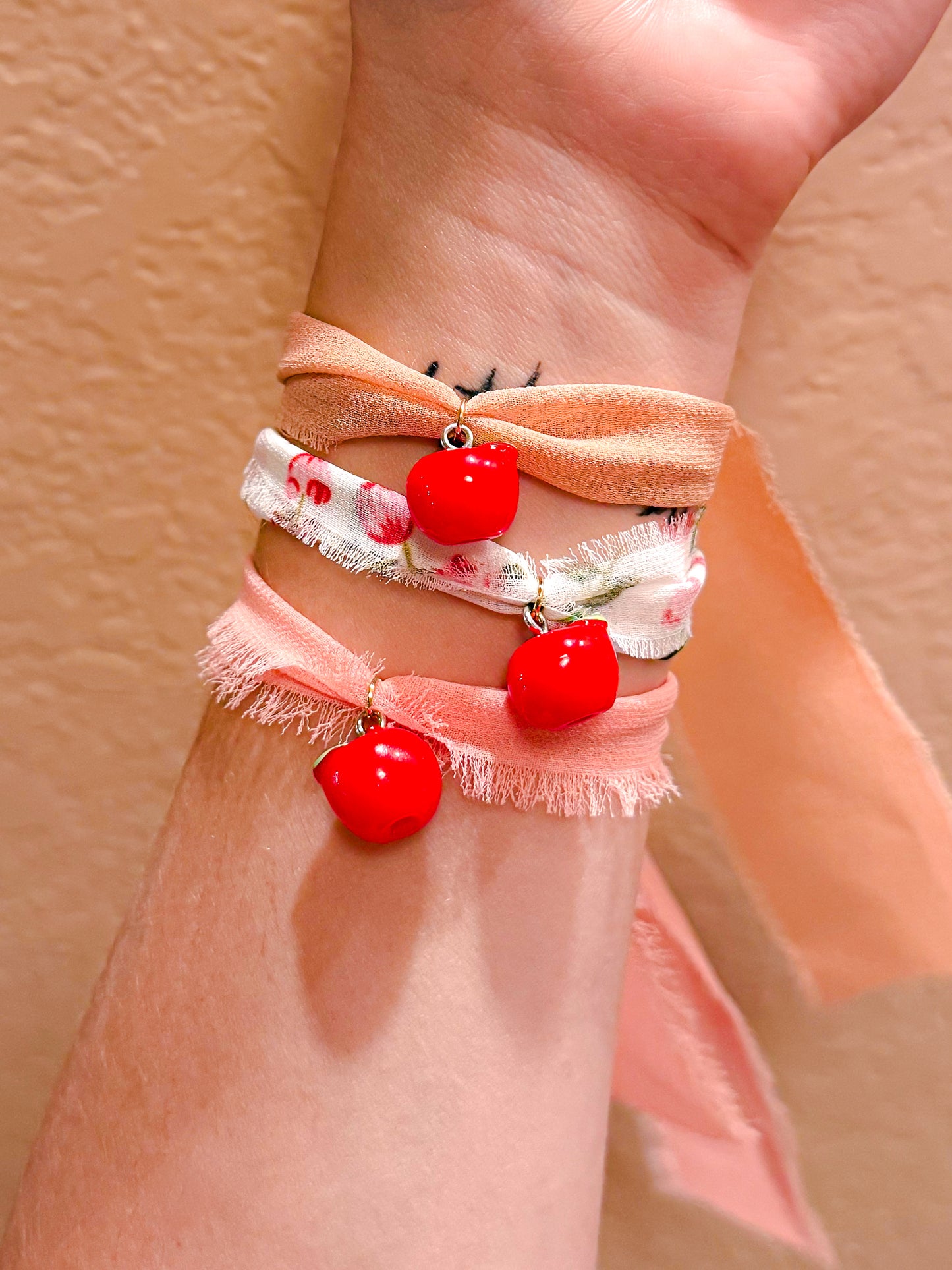 Ribbon Apple 🍎 Bracelet mystery ribbion